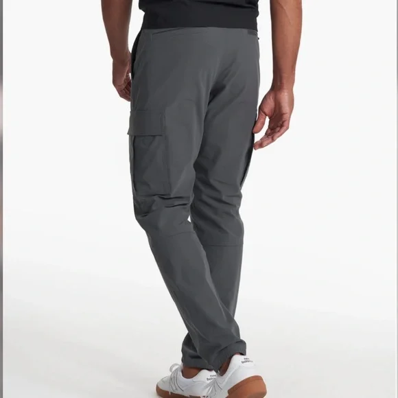 Vuori Meta Cargo Pant in Shale - Picture 2 of 6